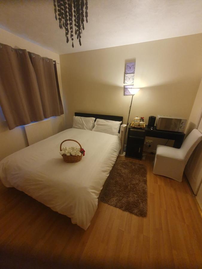 Double Size And Single Room In Barking 外观 照片