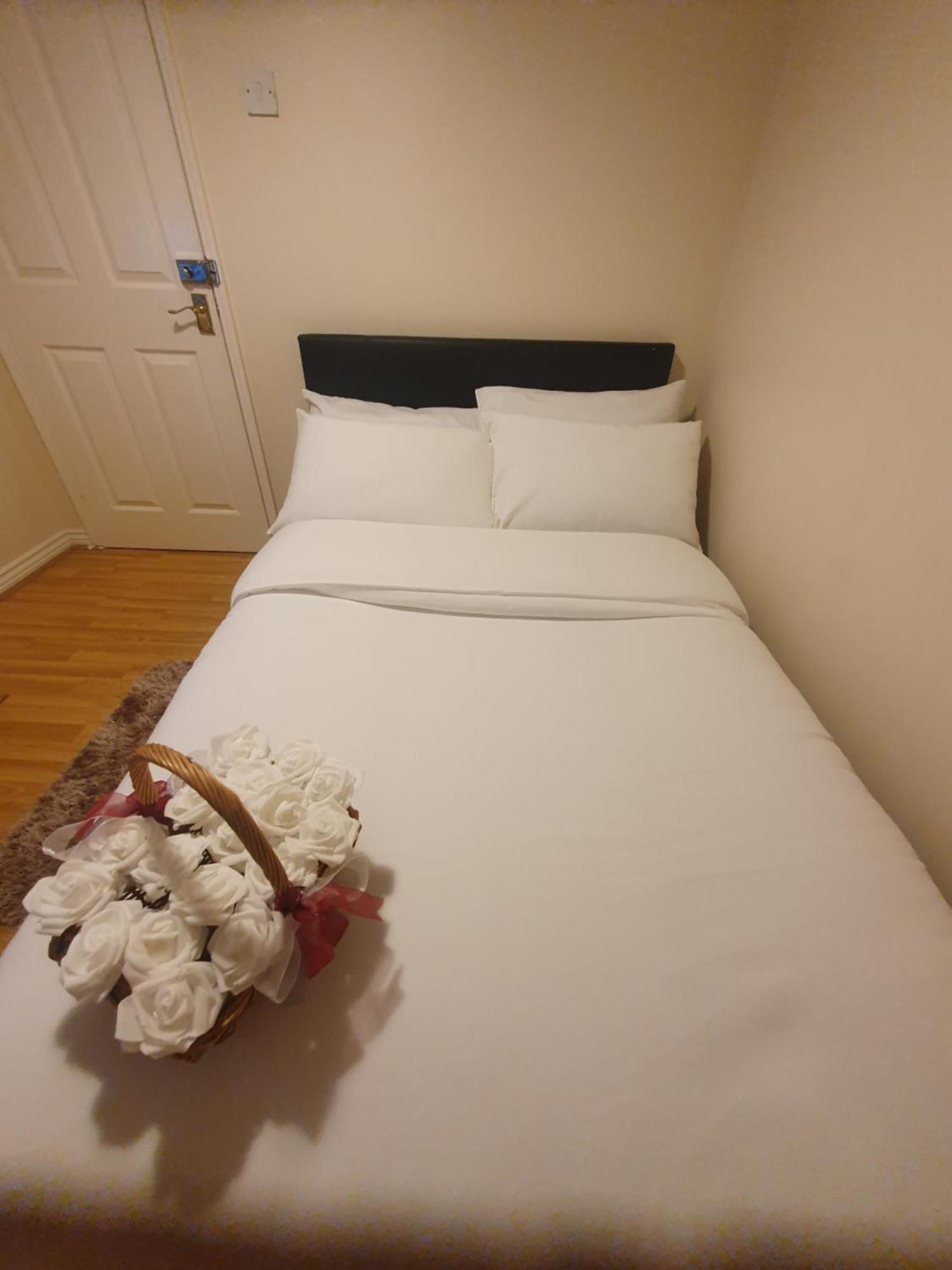 Double Size And Single Room In Barking 巴尔金 外观 照片